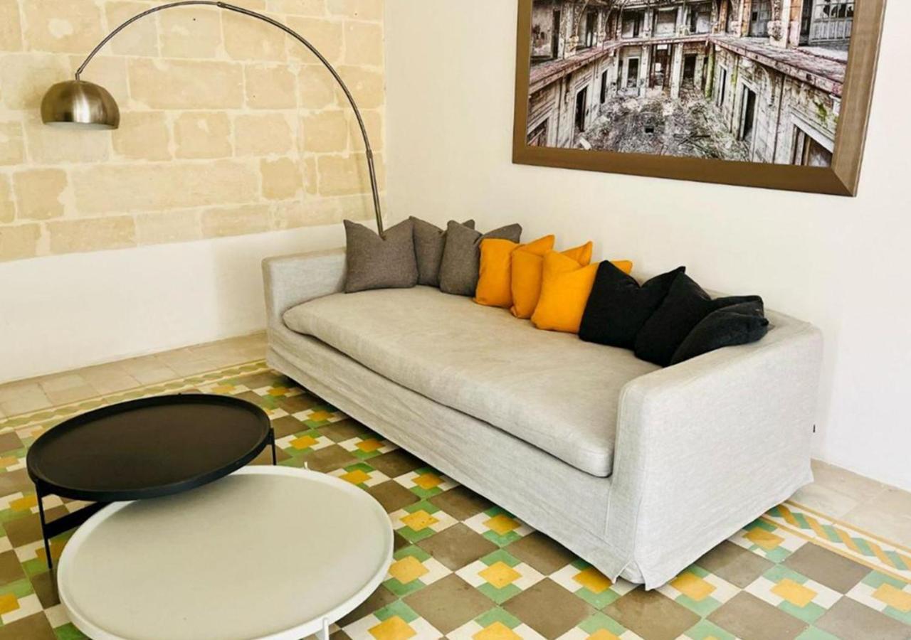 Deluxe One Bedroom Apartment 10 Meters From Valletta Center Buitenkant foto